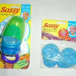 1 Pack Food Feeder with 4 Mesh Replacement Bags